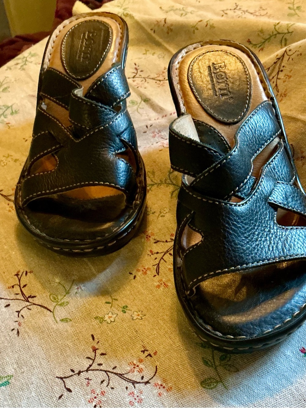 Born ladies dark brown sandals size 7